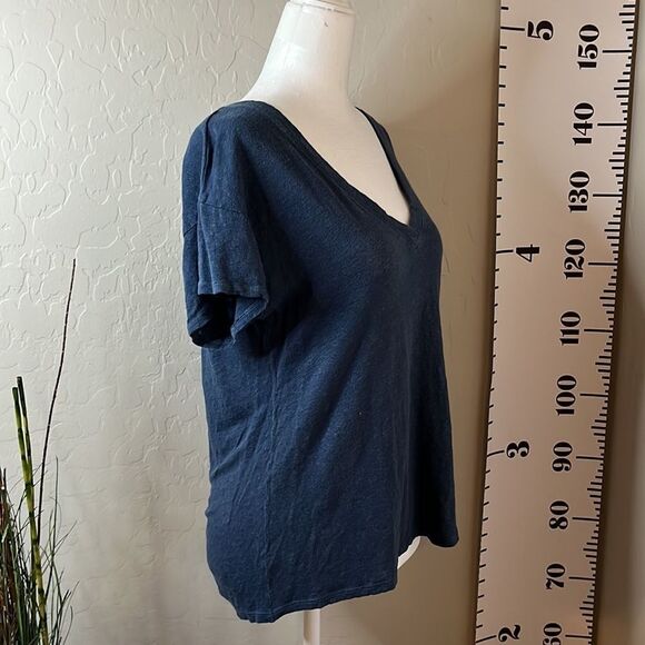 Red Haute Blue top with deep V and back of neck, plus twisted bottom detailing. - Picture 7 of 11